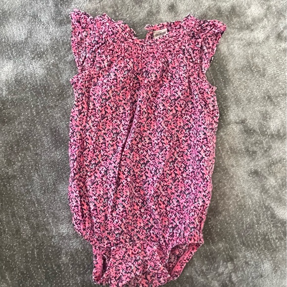 Oshkosh lightweight pink patterned romper 12M - Picture 1 of 4